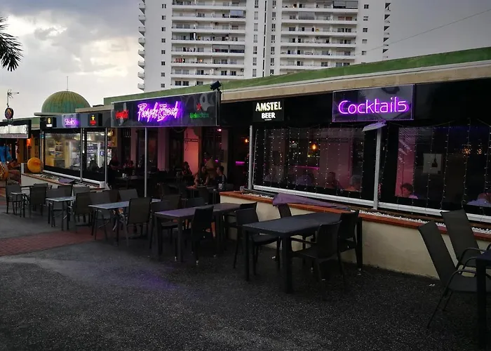 Overlooking The Ocean Daire *